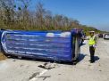 Minibus Rombongan Pengantin asal Surabaya Terguling di Tol Madiun