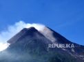 Kuba Lava Tengah Kawah Puncak Gunung Merapi Terus Tumbuh