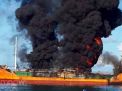 Kapal Tanker Pertamina Terbakar, Sungai Barito Dipenuhi Api