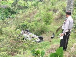 Gagal Menanjak, BMW X5 Terjun Bebas ke Jurang Ngebel di Ponorogo