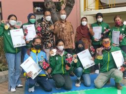 Rektor UMSurabaya Beri Bonus Rp 100 Juta untuk Atlet PON XX asal Kampusnya