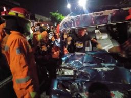 3 Kendaraan Kecelakaan di Kapasari Surabaya, Satu Orang Terjepit