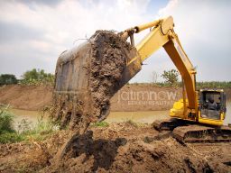 Foto: Melihat Dari Dekat Proses Normalisasi Kali Lamong