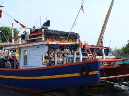 Petromaks Kapal Nelayan Pasuruan Meledak di Laut, 10 Orang Terluka