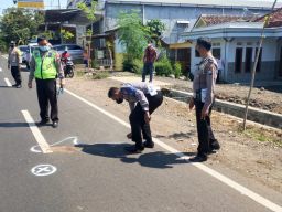 Pemotor Tabrak Truk di Lumajang, 1 Orang Tewas