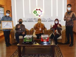 Cangkul Produksi Gresik Siap Dominasi Kebutuhan Pasar dalam Negeri