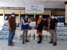 Rumah Yatim Jatim Beri Bantuan Keluarga Dhuafa di Surabaya