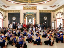 Elemen Mahasiswa Gelar Tausiah Kebangsaan di Polrestabes Surabaya