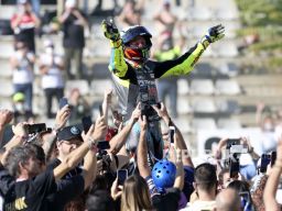 Penghormatan Luar Biasa dari Penggemar hingga Atlet untuk Valentino Rossi