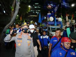 Foto: Momen Kapolrestabes Surabaya, Kombes Yusep Kawal Demo Buruh