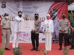 Pengusaha asal Surabaya Bagikan Sembako ke Warga Terdampak Pandemi di Jakarta