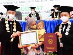 Balita Wakili Ayahnya saat Wisuda di UM Surabaya