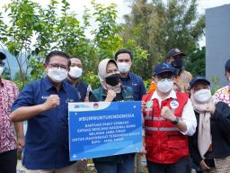 Satgas Bencana BUMN Jatim Salurkan Bantuan Korban Bencana Banjir Bandang