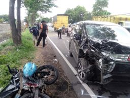 Motor Ditabrak Mobil di Pasuruan, Seorang Biker Tewas