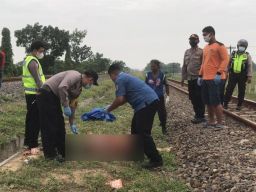 Diduga Bunuh Diri, Perempuan di Mojokerto Tewas Tertabrak Kereta Api