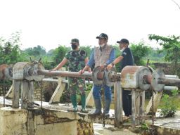 Sidak ke Lokasi Banjir, Bupati Lamongan Perintahkan OPD Tanggap Darurat