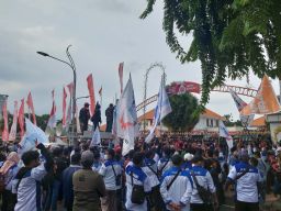 Buruh di Jatim Minta Upah Naik Rp 300 Ribu, Ancam Demo Lagi Bila Tak Dituruti