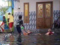 Hujan Guyur Surabaya, Kawasan Kedung Anyar hingga Petemon Tergenang Air