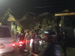 Gudang Salon di Ponorogo Ambruk Usai Diguyur Hujan Deras