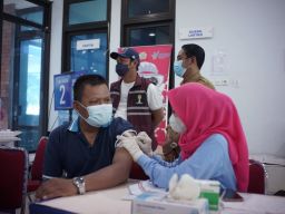 HIPMI Jatim Gelar Vaksinasi Dosis 2 di Gresik, Sasar 10.000 Warga