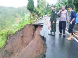 Hujan Deras Guyur Pasuruan, Jalur Menuju Wisata Bromo Longsor