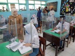 Khofifah Minta Guru Upgrade Kemampuan Mendidik dengan Memanfaatkan Teknologi