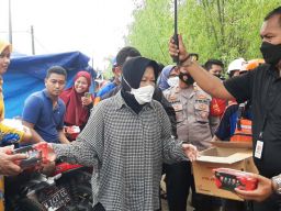 Korban Banjir Sungai Kali Lamong, Gresik Terima Bantuan Kemensos