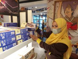 Menikmati Legitnya 'Choco Cookies' dari Lapis Kukus Pahlawan