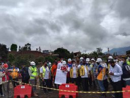 Tinjau Lokasi Banjir Bandang Kota Batu, Menteri PUPR Minta Pemkot Relokasi Warga