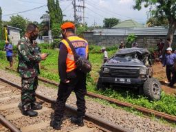 Mobil Tersambar KA di Pasuruan, Empat Orang Tewas