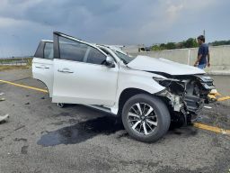 Vanessa Angel dan Suami Kecelakaan di Tol Jombang