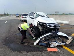 Polisi Gali Penyebab Hilangnya Konsentrasi Sopir Mobil Vanessa Angel