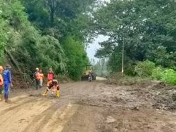 Pasca Longsor, Jalan Menuju Bromo Melalui Sukapura Dibuka