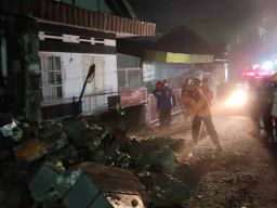 Pilihan Pembaca: Ibu dan Dua Anak Tertimpa Tembok Roboh hingga 4 Remaja Tewas