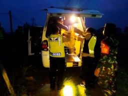 Pria Misterius Tewas Tersambar Kereta Api di Magetan