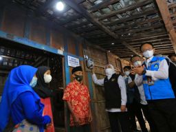 Sambungan Listrik Gratis untuk Keluarga Pra Sejahtera di Ponorogo