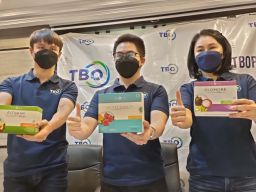 Peringati Hari Kesehatan Nasional, TBO Bagi Suplemen ke Lansia