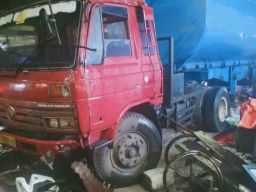 Truk Tangki Tabrak 2 Warung di Sidoarjo, Satu Orang Tewas