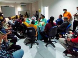 Sungai di Pasuruan Tercemar Limbah Perusahaan, Warga Geruduk DLH