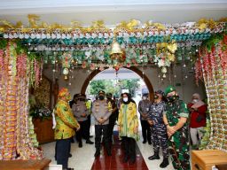 Ipuk Keliling Gereja Tinjau Perayaan Natal di Banyuwangi