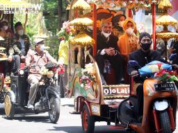 Foto: DPRD Gresik Mantu 18 Pasang Pengantin Kaum Dhuafa