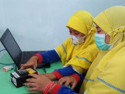 Dua Siswi SD di Gresik Ciptakan Alat Pengukur Kadar Oksigen Bagi Tuna Netra