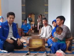 Kunjungi Korban Erupsi Gunung Semeru, Emil Dardak Temui Suami Rumini