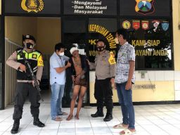 Kualat! Jambret di Pasuruan Dihajar Massa Usai Tabrak Mobil