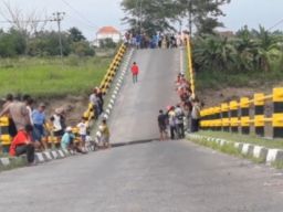 Jembatan di Kali Lamong Gresik Dilaporkan Putus