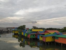 Menikmati Keindahan Kampung Warna-warni Greges Timur Surabaya