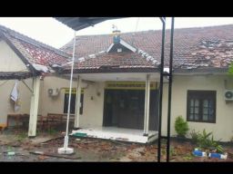 Kantor Polisi dan Rumah Warga di Madiun Rusak Diterjang Puting Beliung