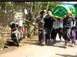 Pilihan Pembaca: Heboh Keranda Jenazah Digotong Berlari di Pasuruan