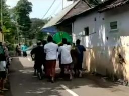 Keranda Jenazah Kades di Pasuruan Digotong Sambil Berlari, Ini Kesaksian Warga