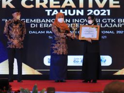 Dorong Minat Baca di Jatim, Khofifah Minta Perpustakaan Berjalan Dimaksimalkan